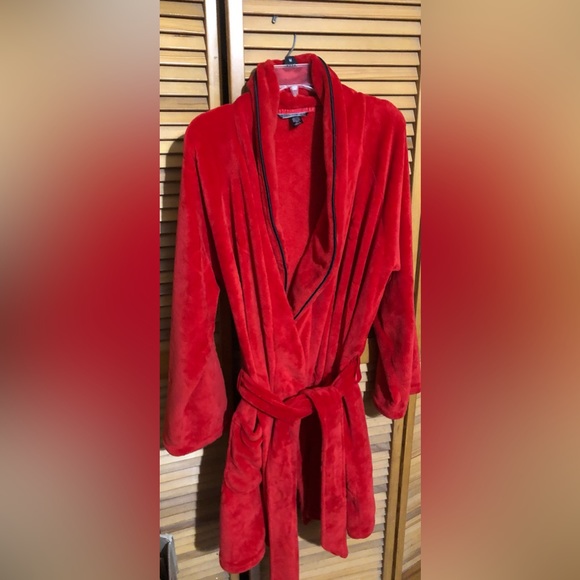 VICTORIA'S SECRET Signature VS Women’s Red Belted Robe Size Medium - Picture 2 of 7